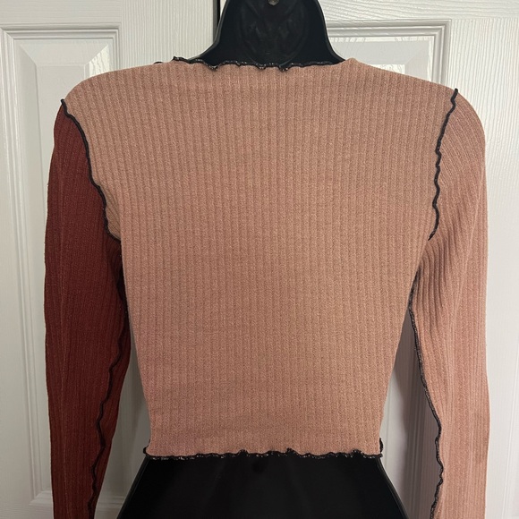 Long sleeve multi color top - Picture 3 of 3